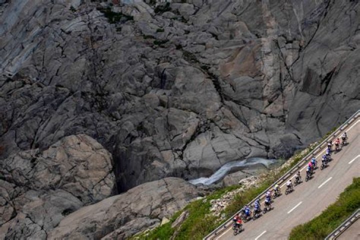 Unraveling The Tour De Suisse Gino Crash Video: A Closer Look