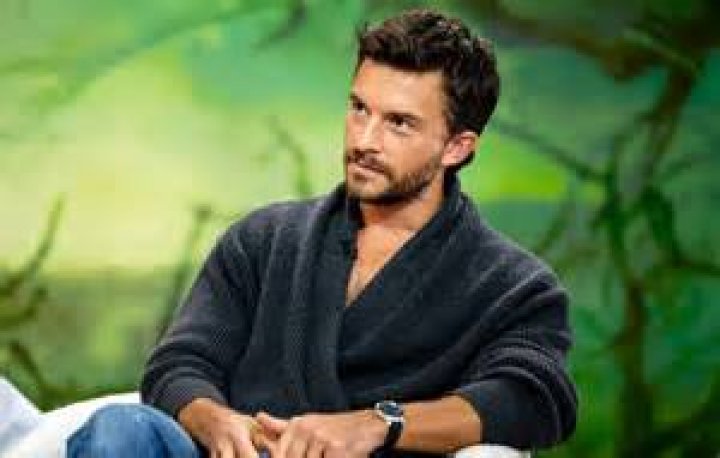 Unveiling Jonathan Bailey's Sexuality: Is He Bisexual?