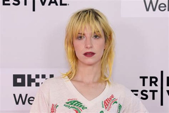 Unveiling The Early Days: How Old Was Hayley Williams When She Started Paramore?