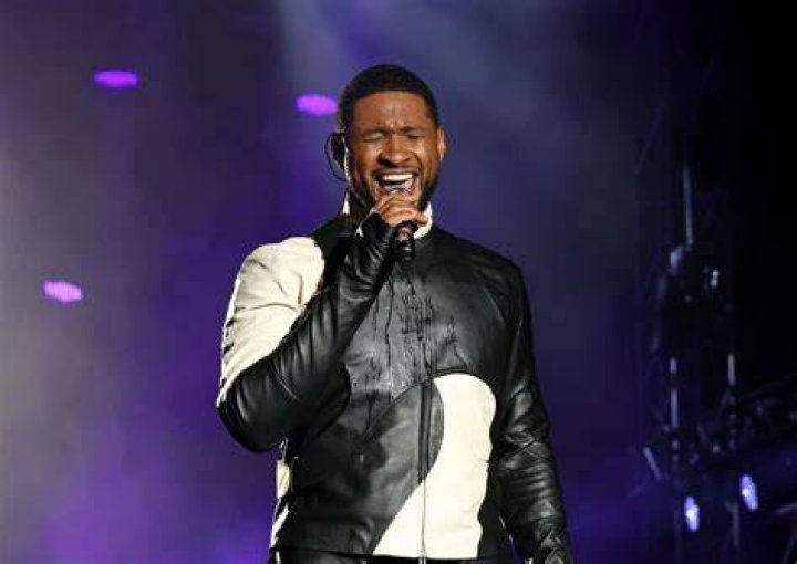Usher Serenades Saweetie au Vegas Residency Show Oxtero