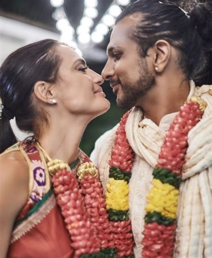Utkarsh Ambudkar is Married to Wife Naomi Campbell. Kids.