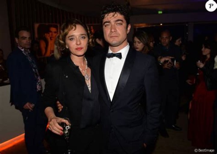 Valeria Golino et son compagnon Riccardo Scamarcio C&eacute;r&eacute;monie de