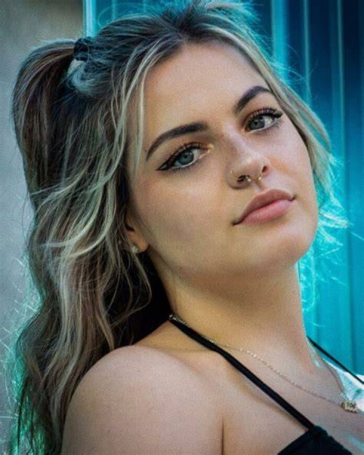 Valerie Lepelch Age, Bio, Wiki, Height, Boyfriend, Net Worth Pop Creep