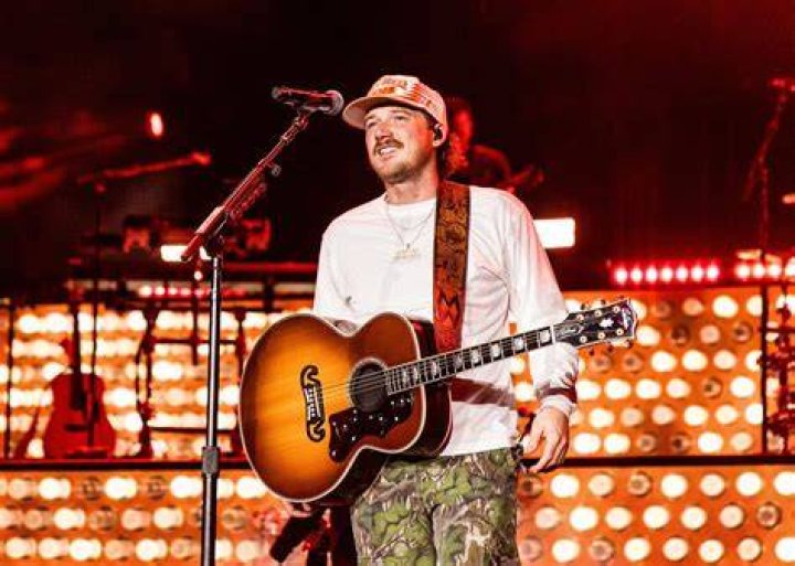 Video of Wallen 'Straining' Voice Goes Viral After Concert