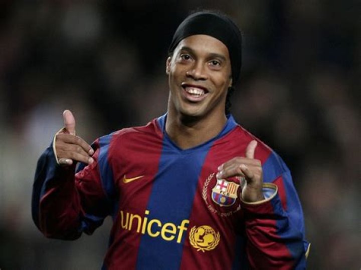 VIDEO Ronaldinho unveils new single