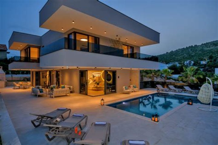 Villa Lucy Lemon Home Rental in Marina