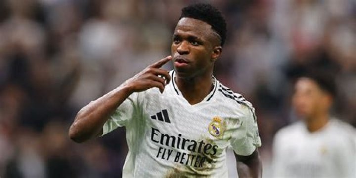 Vinicius Jr faz v&iacute;deo com v&aacute;rias provas de racismo contra ele na Espanha
