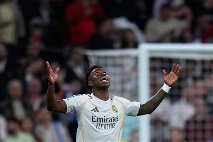 Vinicius Junior marca e garante o 14&ordm; t&iacute;tulo do Real Madrid na Liga dos