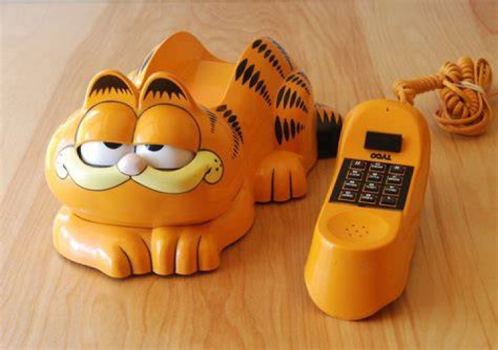Vintage Garfield Phone Opens his eyes when you answer Straight 80s