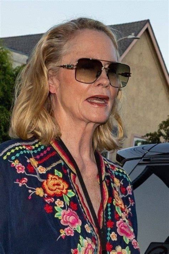 Was Cybill Shepherd a beauty queen? How old was Cybill Shepherd during