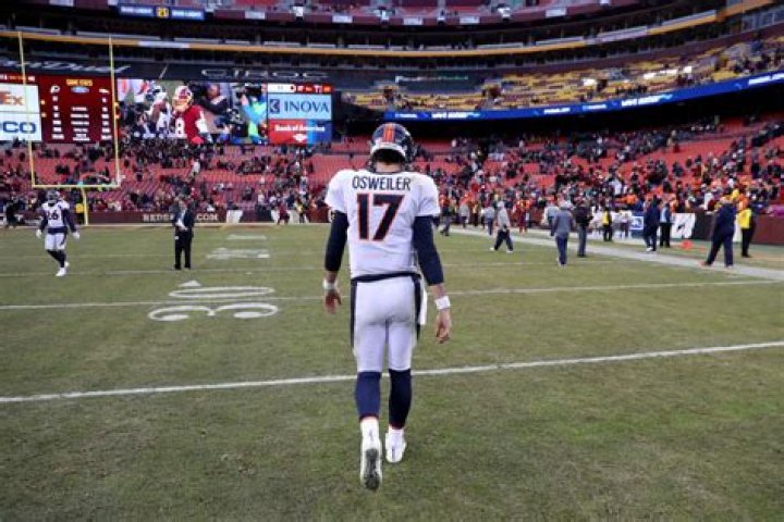Watch Brock Osweiler yells at teammates, they ignore him