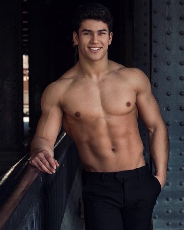 WE LOVE HOT GUYS Sam Fricker