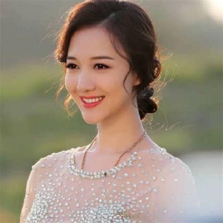 Wenwen Han Biography, Height & Life Story Super Stars Bio