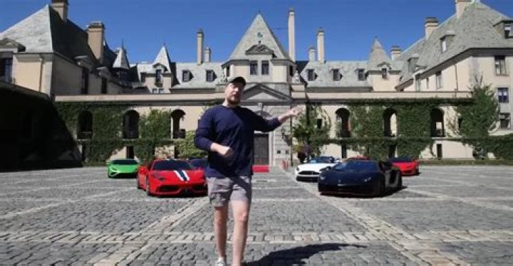 Where does Mr. Beast live Toaskquestions