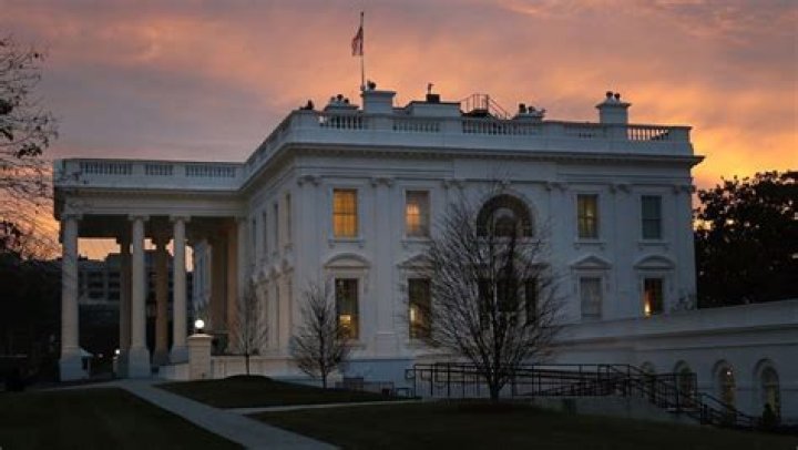 White House top aides raked in millions last year