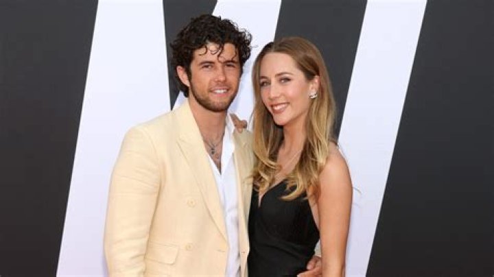 Who is Eden McCoy's Boyfriend? Jose San Martin or Evan Hofer?