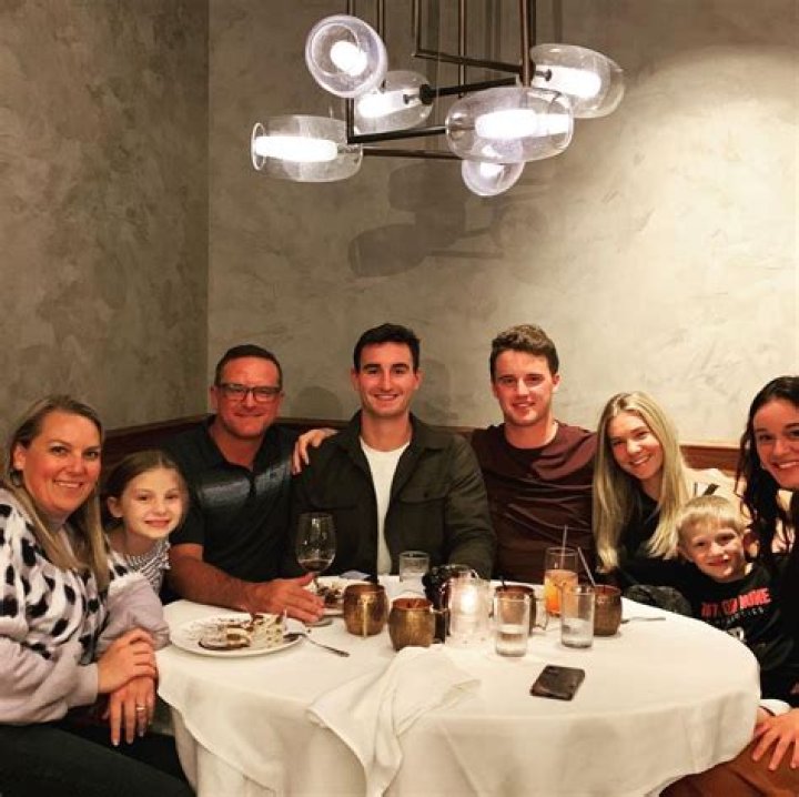 Who Is Jake Oettinger Brother Thomas? Meet His Parents