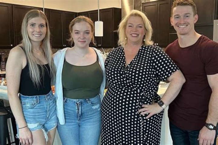 Who is Janelle Brown? Age, Husband, Family, Wikipedia, Net Worth