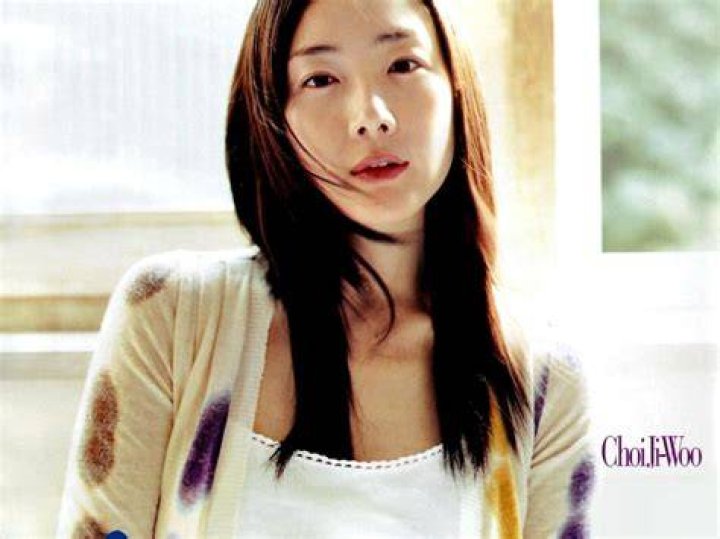 World of The Wallpapers Choi Ji Woo (최지우)