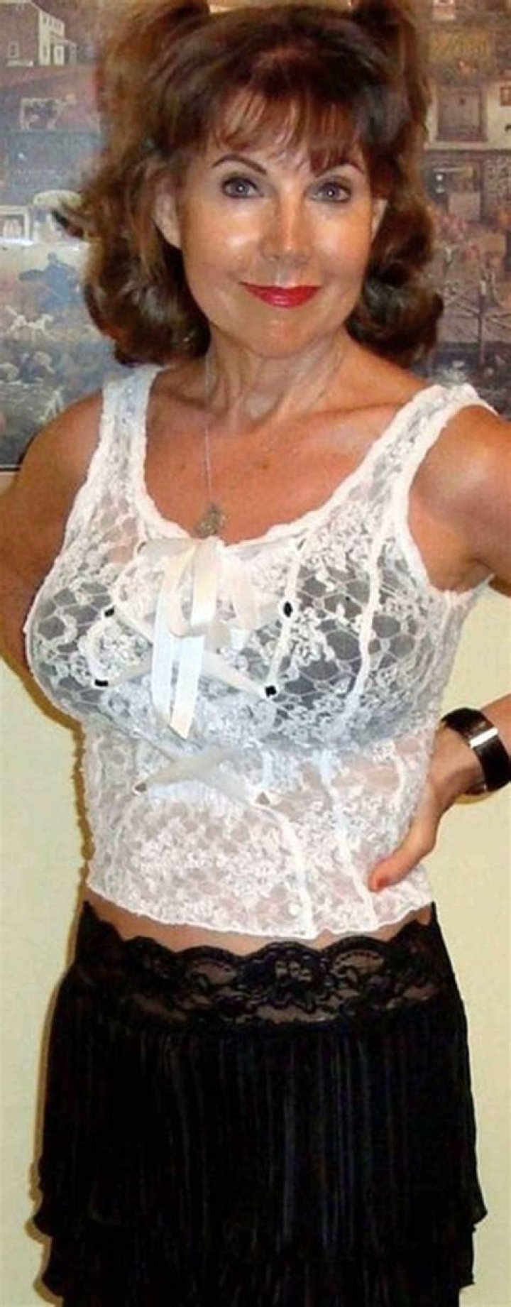 Wow Oma, du hast aber sch&ouml;ne Sachen in der Bluse. Beautiful curvy