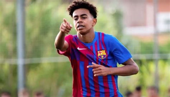 Xavi calls up 15yearold talented teenager Lamine Yamal to train with