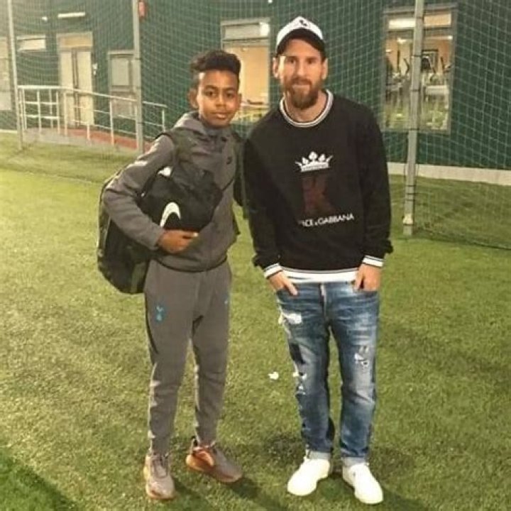 Yamal change de look en hommage &agrave; Messi Football