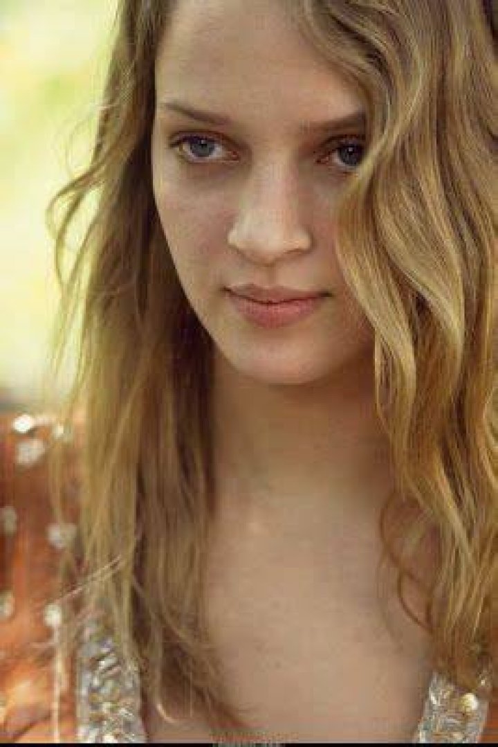 Young Celebrity Photo Gallery Mira Sorvino as Young Woman