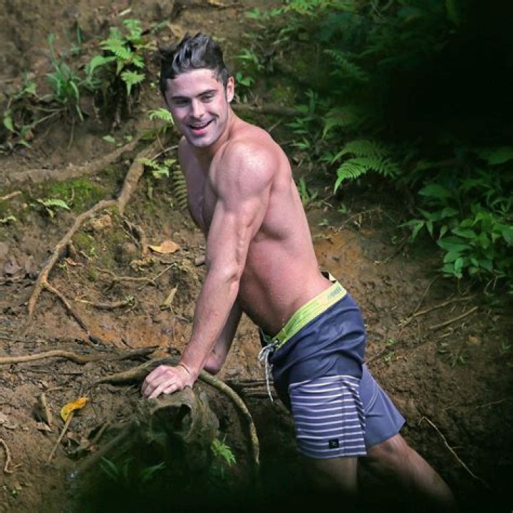 Zac Efron Shares a Shirtless Photo From Baywatch Set