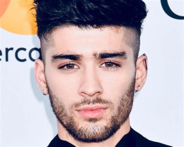 Zayn Malik Age, Net Worth, Girlfriend, Family, Height and Biography